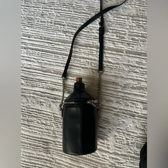 Fine By Me Black Widow Venom Skull Crossbody Bag - Picture 3 of 6